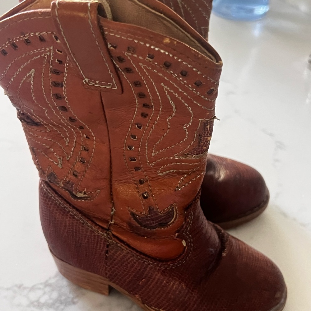 Brown Leather Western Boots with Decorative Stitching
